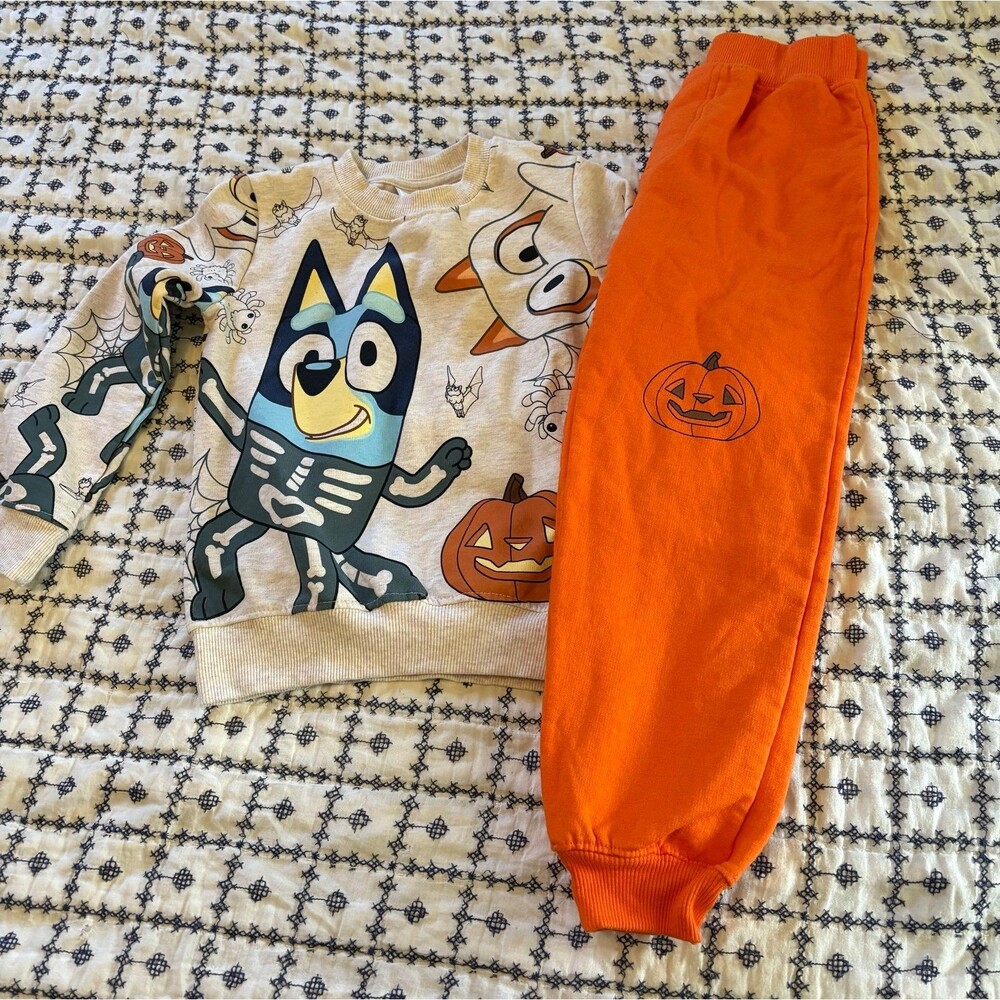 Bluey Bingo skeleton Ghost Halloween 2 piece set. NWOT 5T.